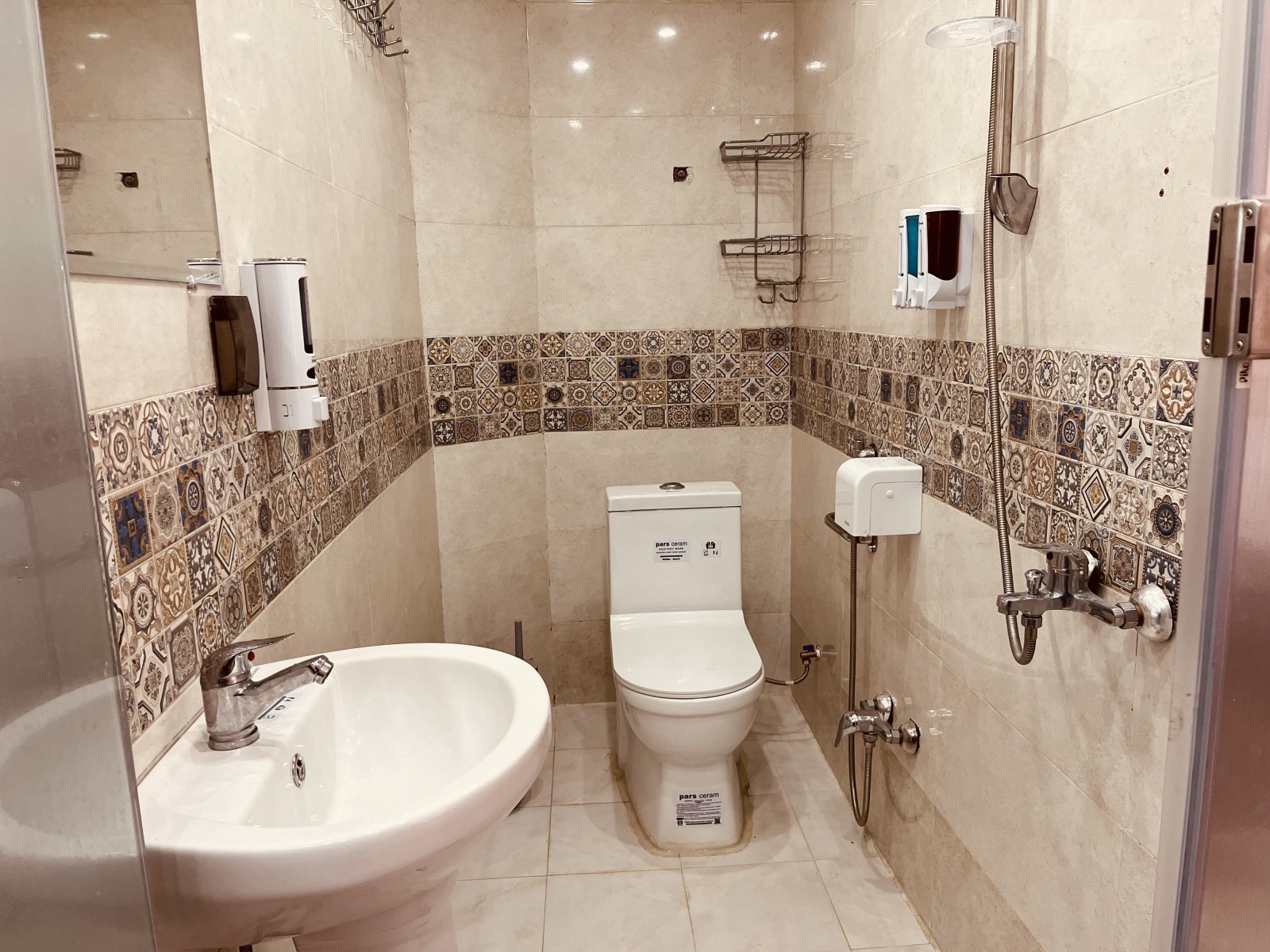سرویس بهداشتی و حمام