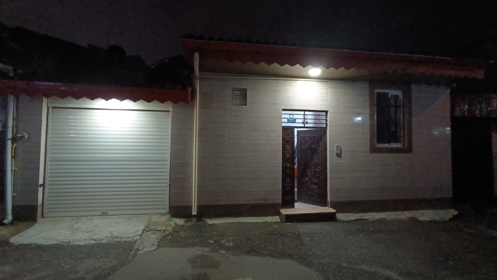 ورودی اقامتگاه ورودی اقامتگاه