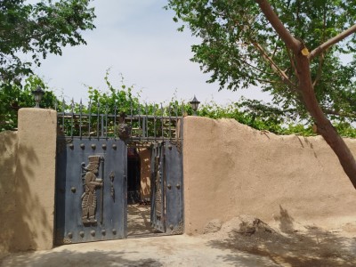 ویلای حیاط دار "هخامنش"