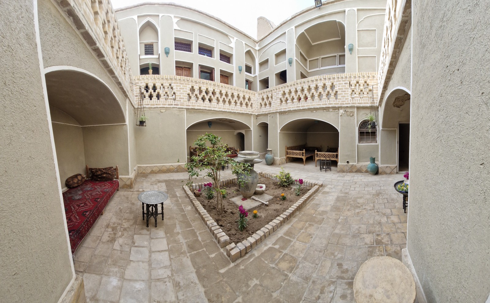 حیاط