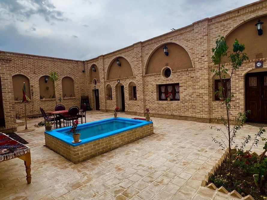 حیاط