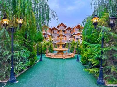 عمارت شش خوابه با استخر و نمایی مدرن
