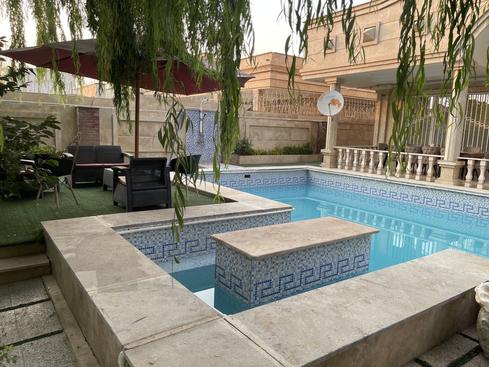 استخر و آلاچیق استخر و آلاچیق