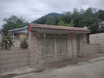 اقامتگاه جنگلی در مجاورت رودخانه