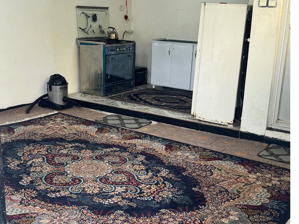 اتاق پذیرایی و آشپزخانه