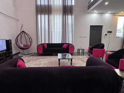 ویلای آوین با استخر سرپوشیدهٔ آب‌گرم