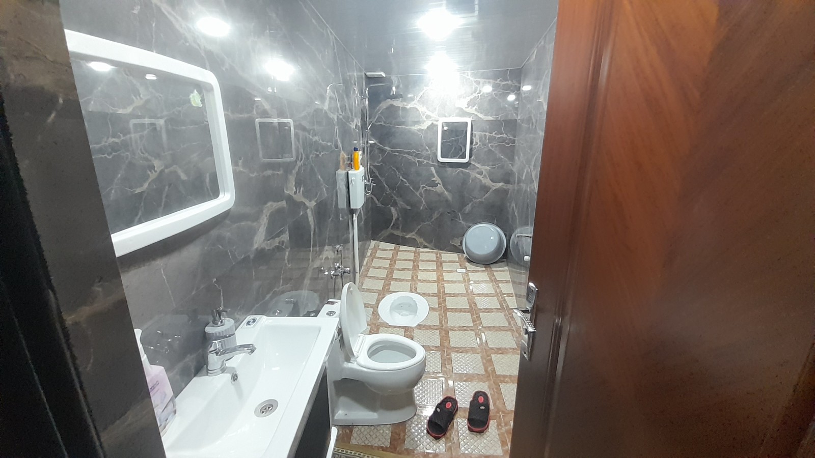 سرویس بهداشتی و حمام