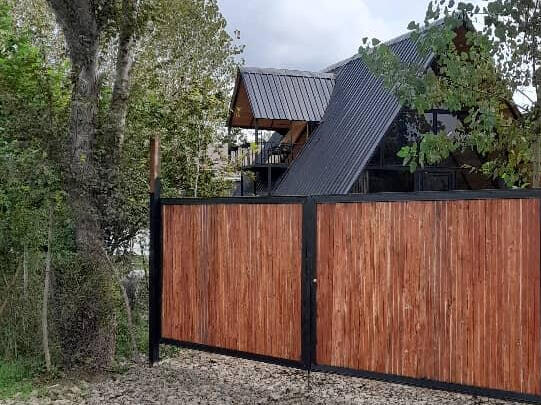 ورودی اقامتگاه ورودی اقامتگاه