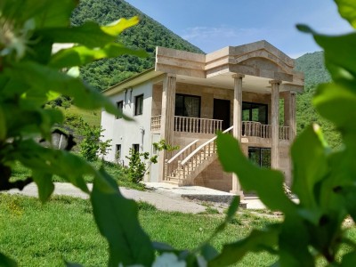 ویلای حیاط‌دار "واز"