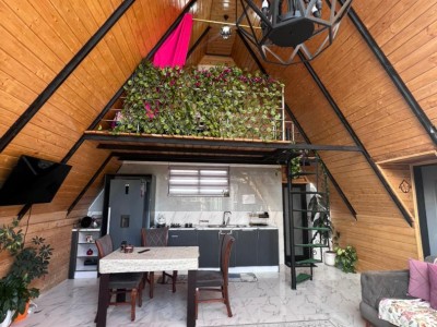 کلبه ی مادری انزو