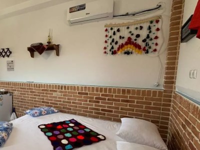 اقامتگاه بومگردی گلجان "اتاق شقایق"