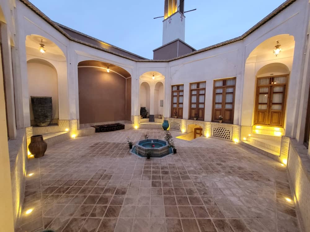حیاط