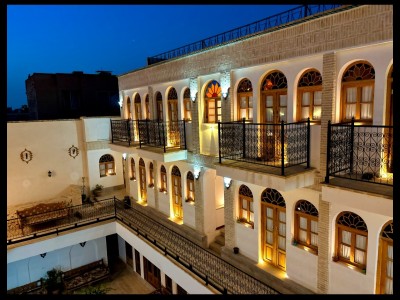 بوتیک هتل شاهان اتاق چهارتخته استاندارد بوتیک هتل شاهان اتاق چهارتخته استاندارد