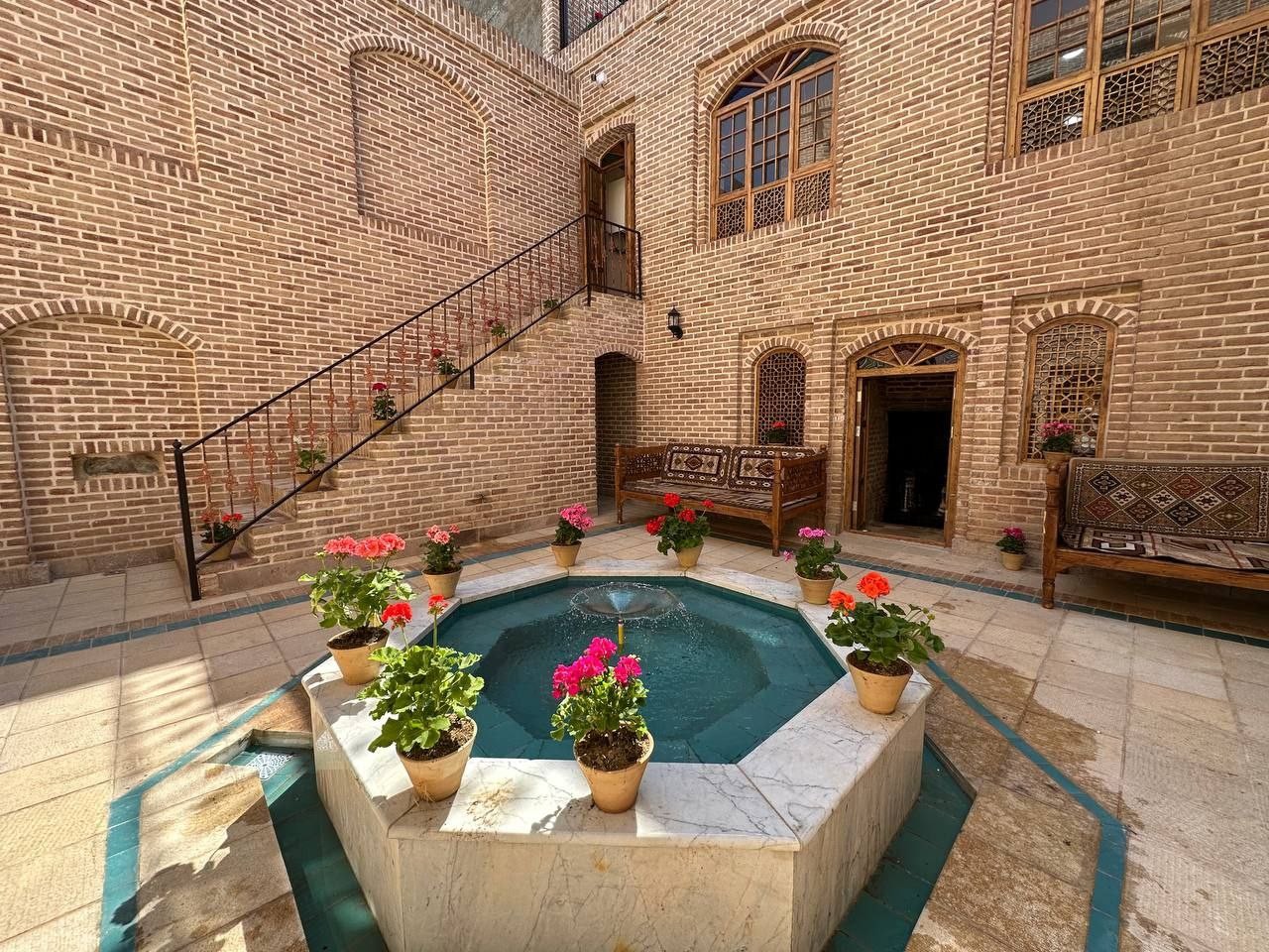 حیاط
