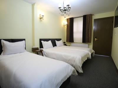 اقامتگاه سنتی خانه یار "اتاق سه تخته بیژن"