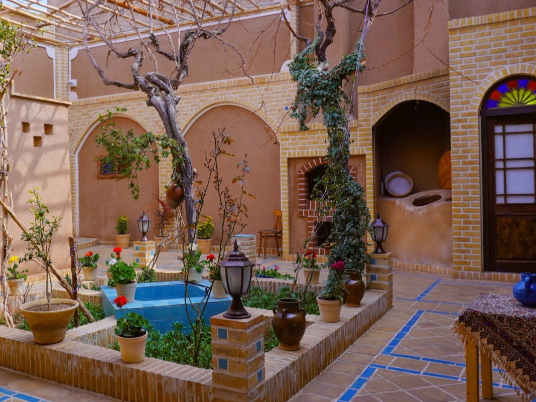حیاط
