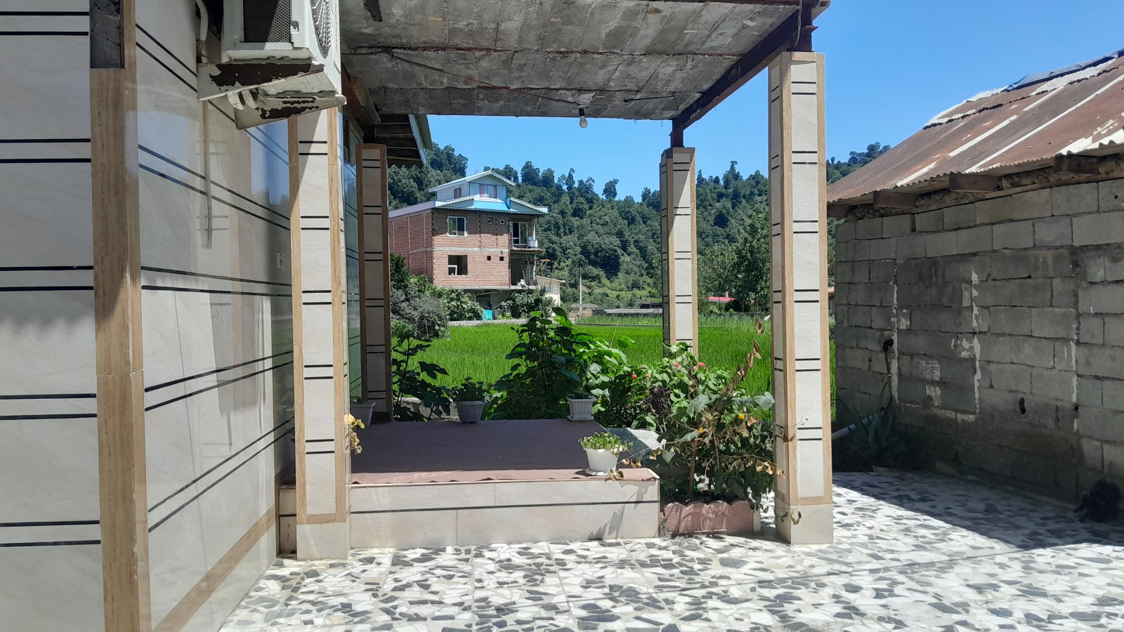 ورودی اقامتگاه