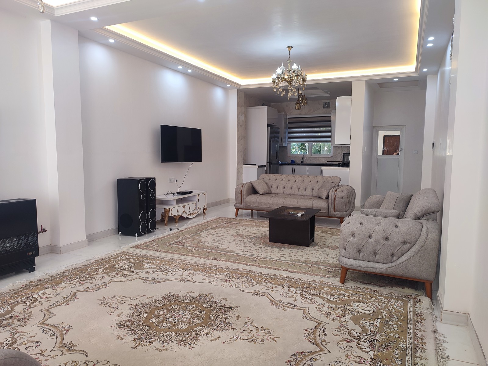 اتاق پذیرایی و آشپزخانه اتاق پذیرایی و آشپزخانه