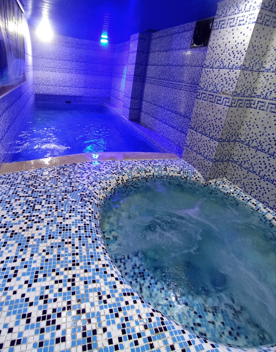 استخر و جکوزی