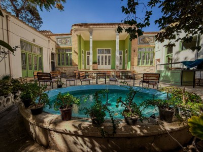 اقامتگاه بومگردی الف (اتاق استاد همایی)