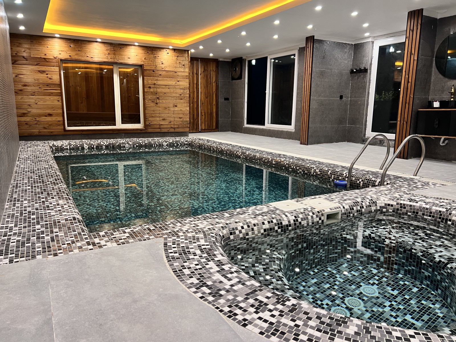 استخر و جکوزی