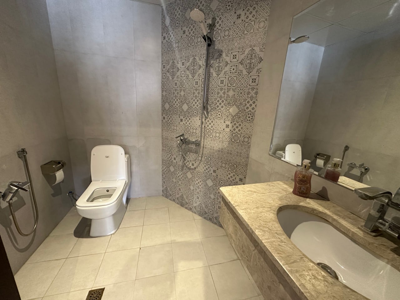 حمام و سرویس بهداشتی
