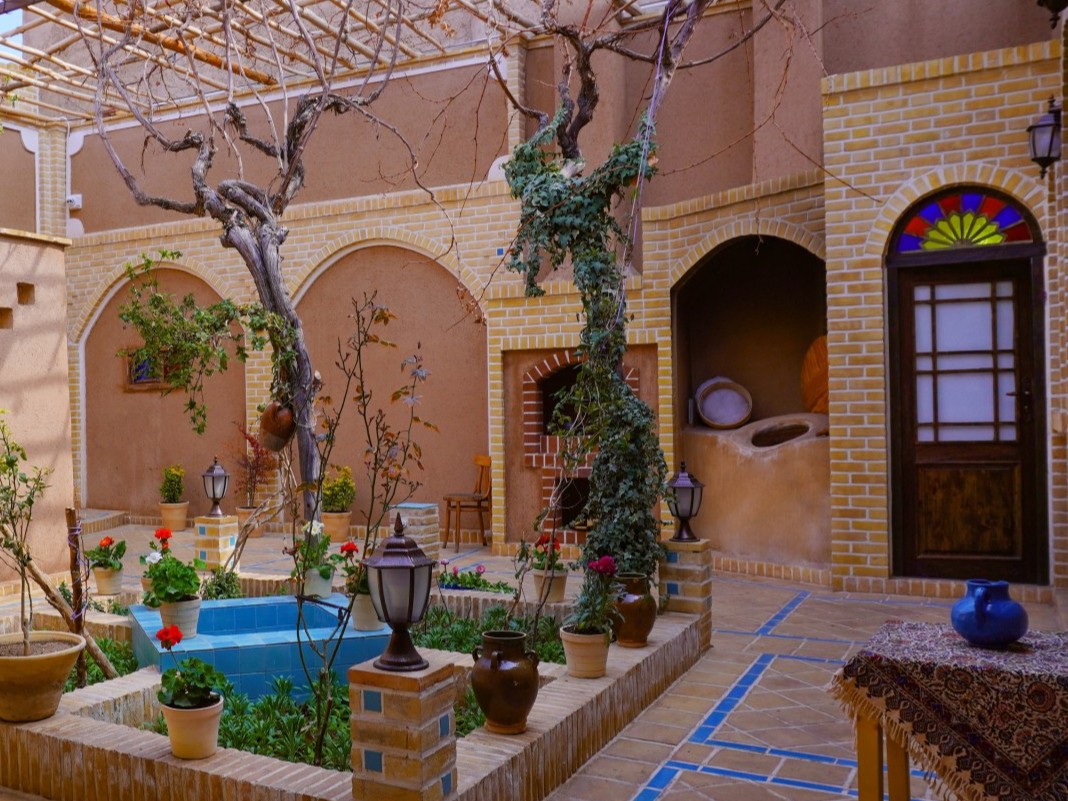 حیاط