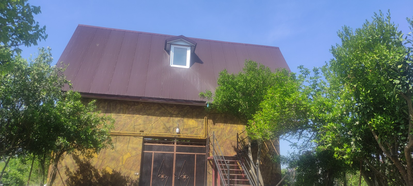 ورودی اقامتگاه ورودی اقامتگاه