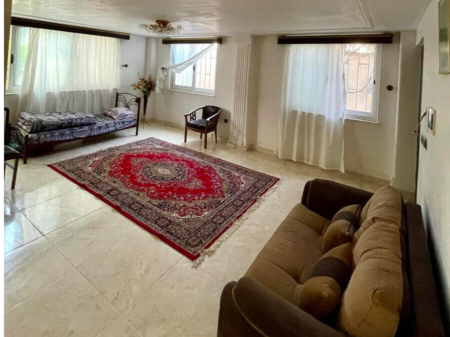 اتاق پذیرایی طبقه همکف اتاق پذیرایی طبقه همکف