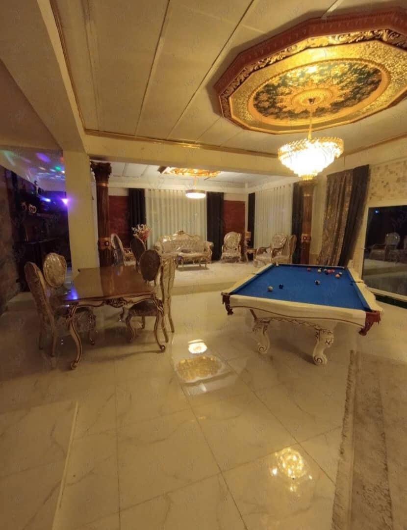 اتاق پذیرایی بالا