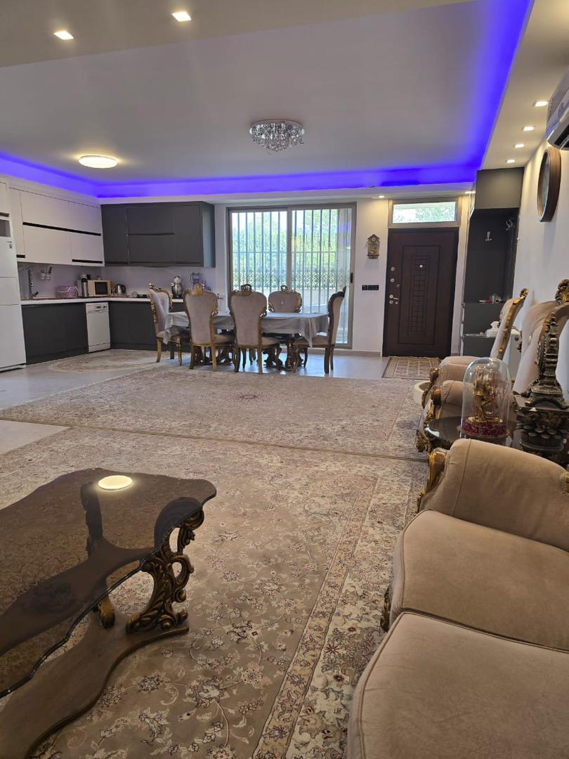 اتاق پذیرایی همکف و آشپزخانه اتاق پذیرایی همکف و آشپزخانه