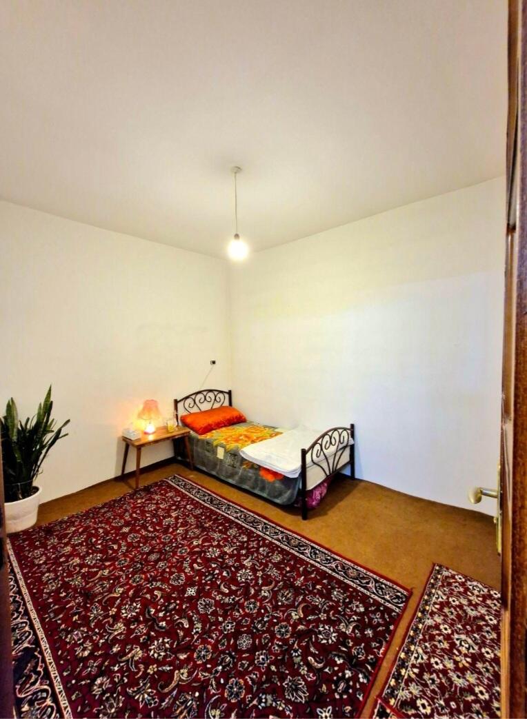 اتاق‌خواب ۱