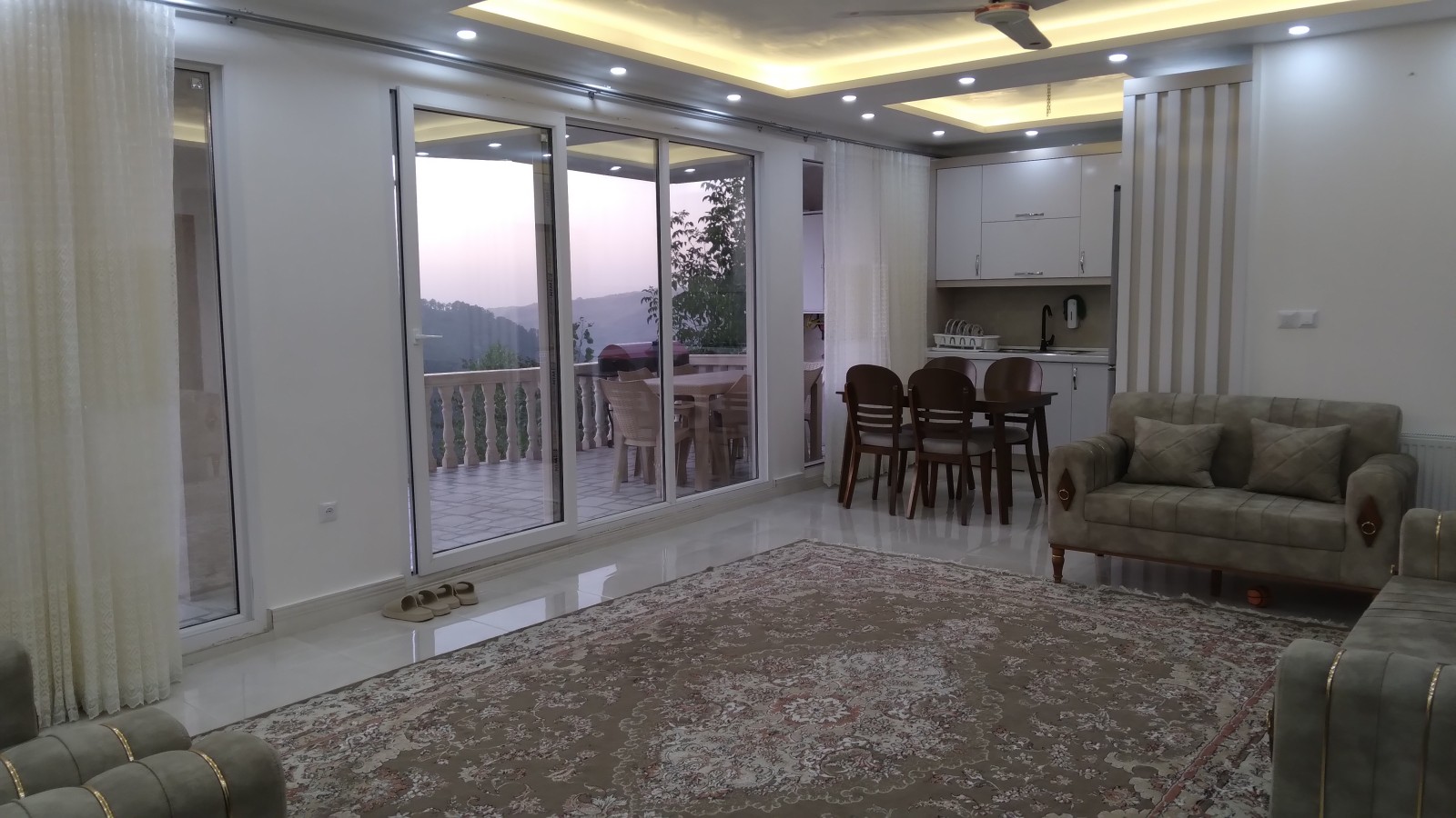 اتاق پذیرایی و آشپزخانه اتاق پذیرایی و آشپزخانه