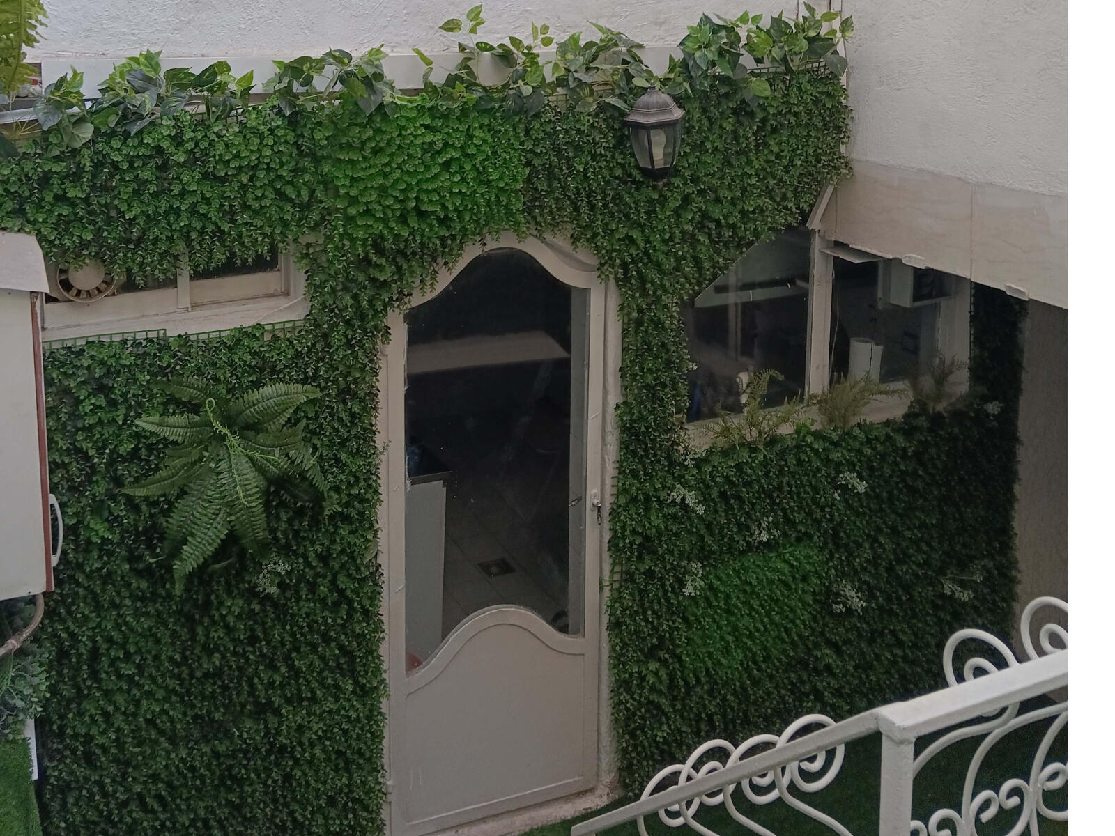 ورودی آشپزخانه از حیاط