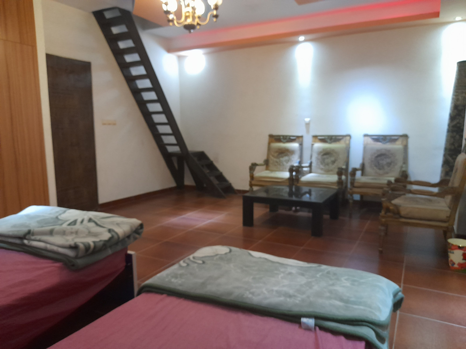 اتاق خواب بالا اتاق خواب بالا