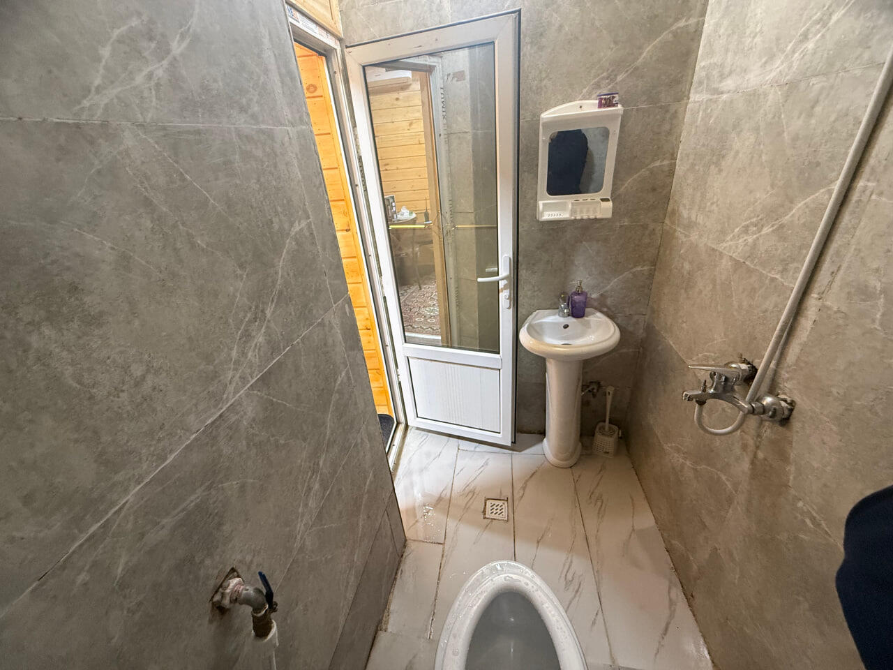 سرویس بهداشتی و حمام