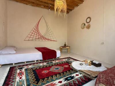 "اتاق نور" اقامتگاه بومگردی حاثور