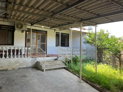 خانه سنتی روستایی با پارکینگ سرپوشیده