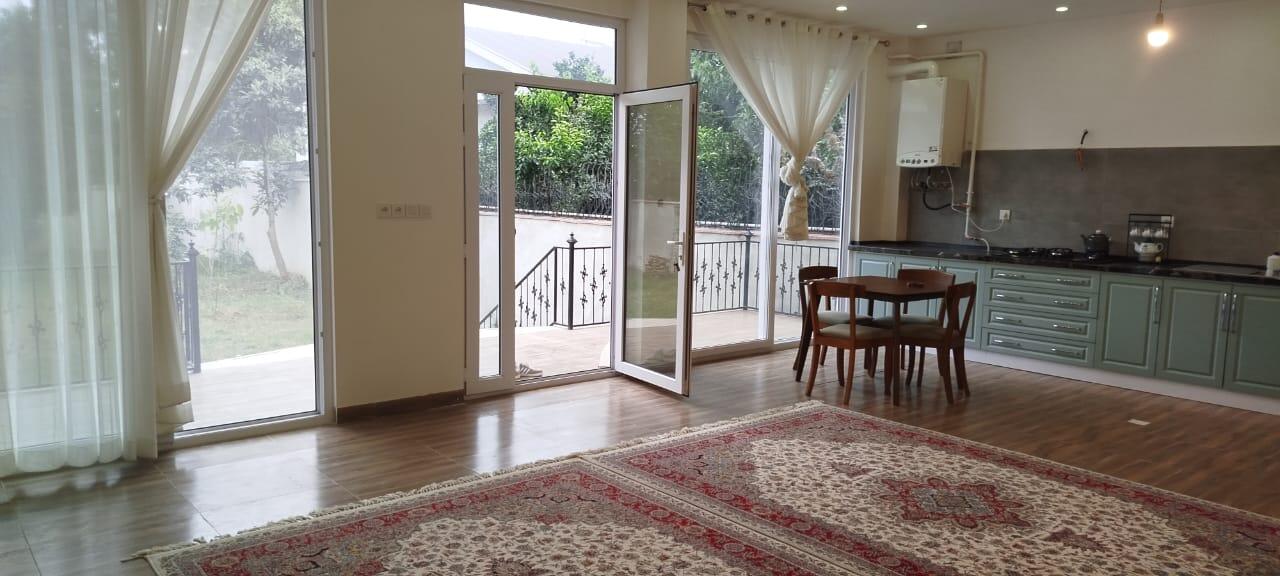 اتاق پذیرایی و آشپزخانه