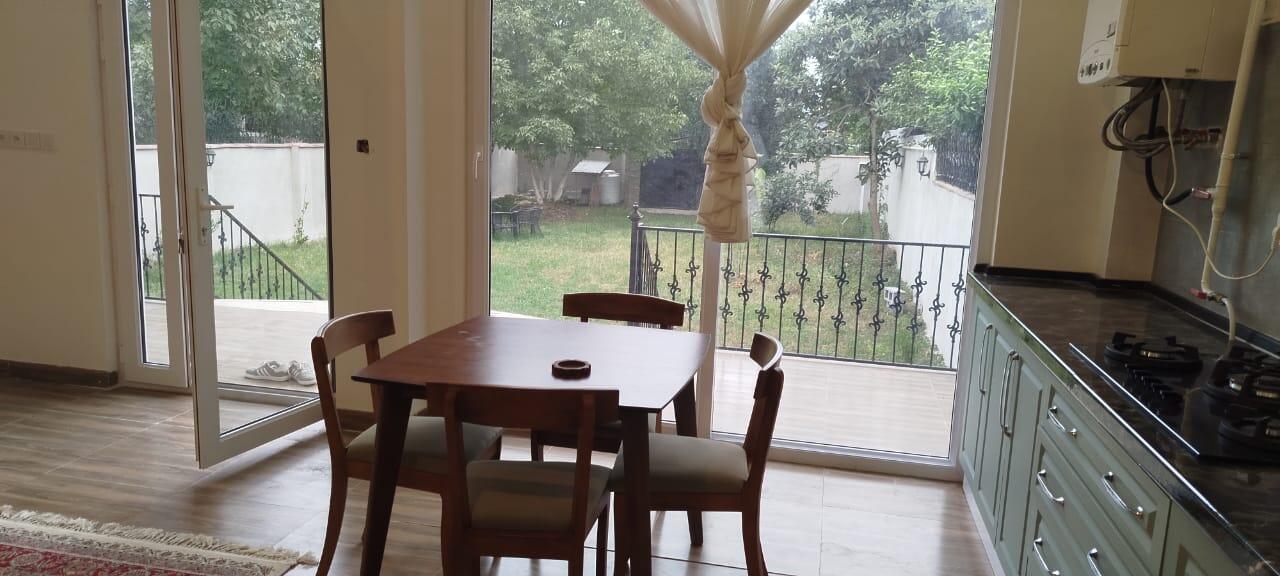 اتاق پذیرایی و آشپزخانه