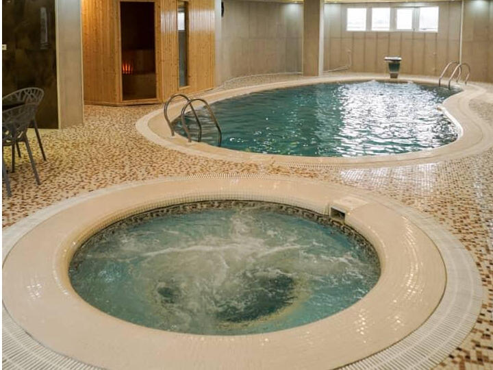 استخر و جکوزی