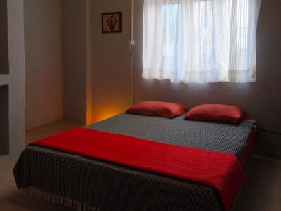 اتاق قرمز "اقامتگاه خانه ی ما"