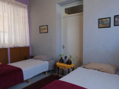 اتاق بنفش "اقامتگاه خانه ی ما"