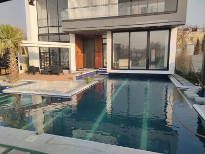 ویلای سوپر مدرن استخر و جکوزی دار ارم "۱"