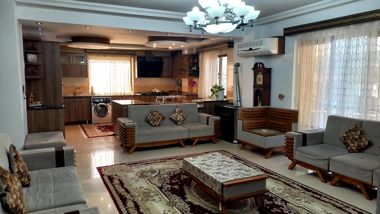 نمای اصلی ورودی واحد از پذیرایی تا آشپزخانه نمای اصلی ورودی واحد از پذیرایی تا آشپزخانه