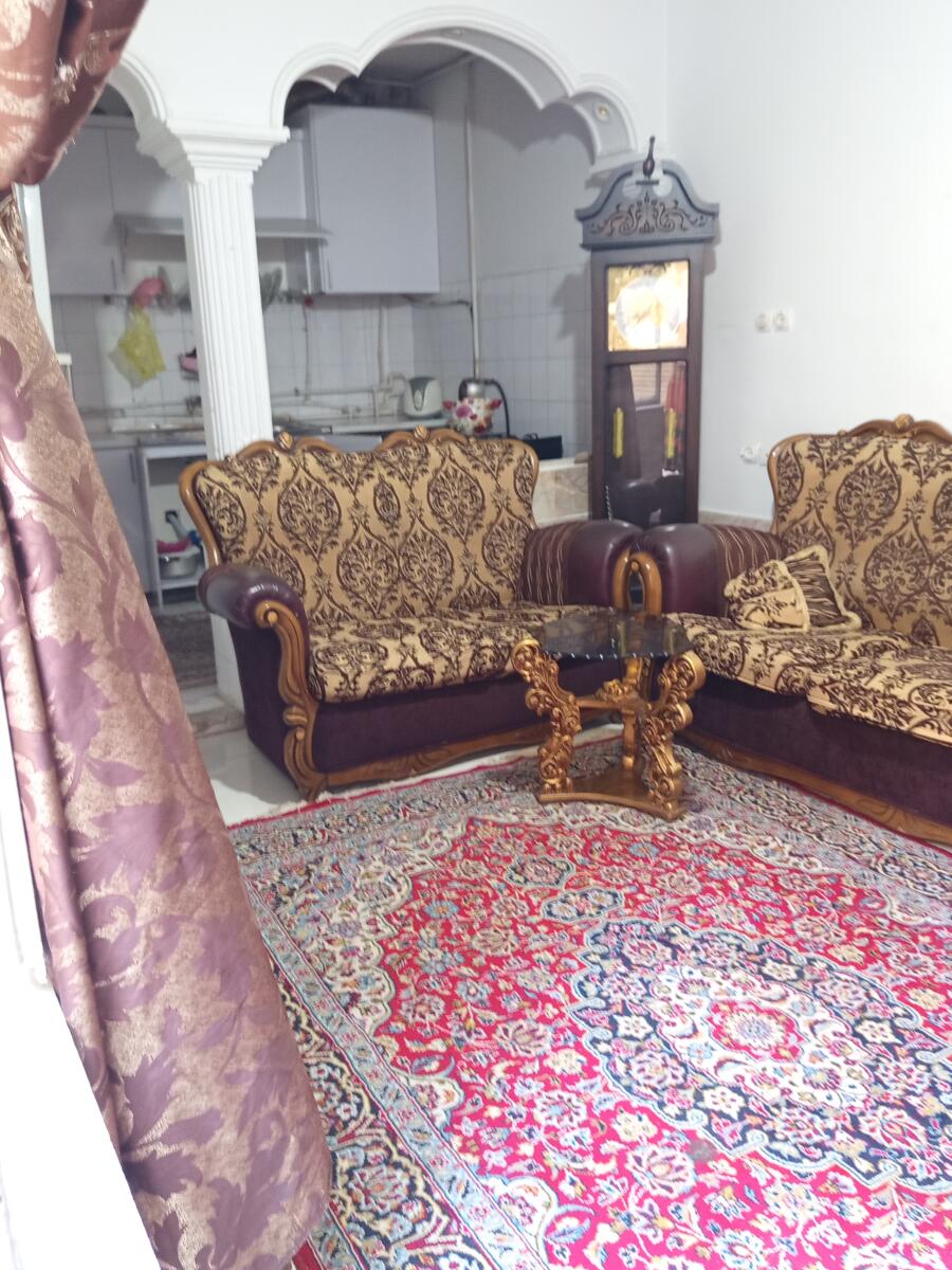 دید ورودی از بیرون به داخل اقامتگاه دید ورودی از بیرون به داخل اقامتگاه
