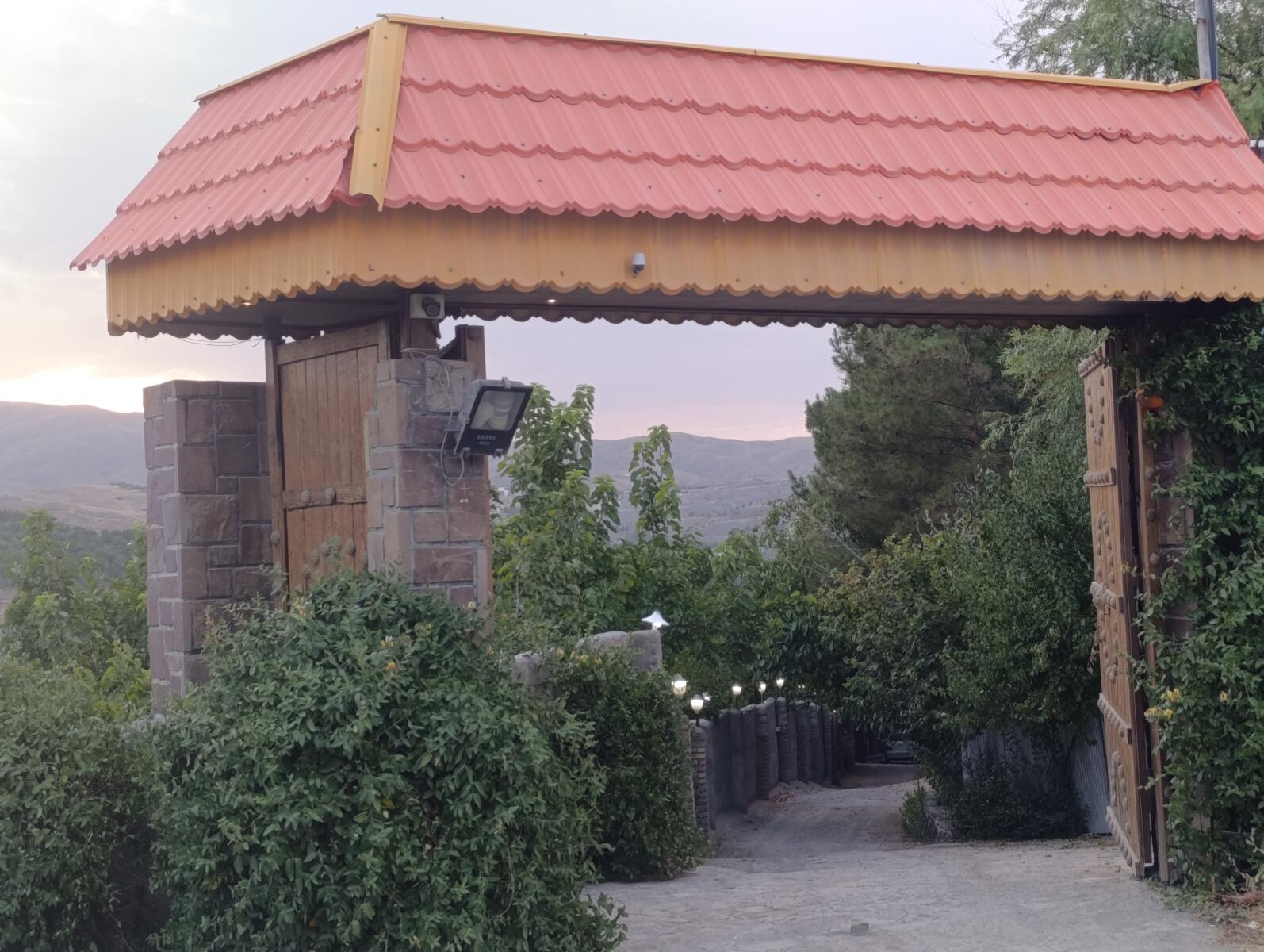 ورودی اقامتگاه ورودی اقامتگاه