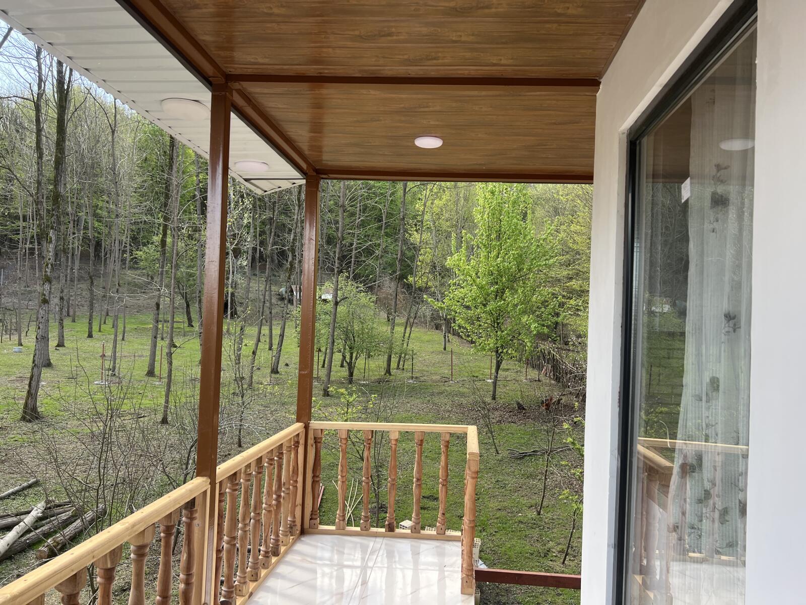 تراس و نمای اطرافش تراس و نمای اطرافش