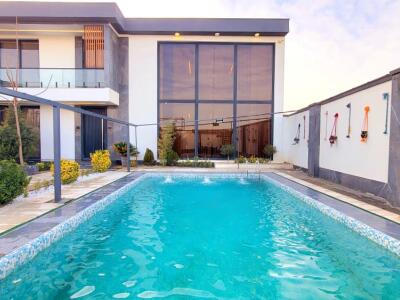 عمارت پارسا با استخر آبگرم