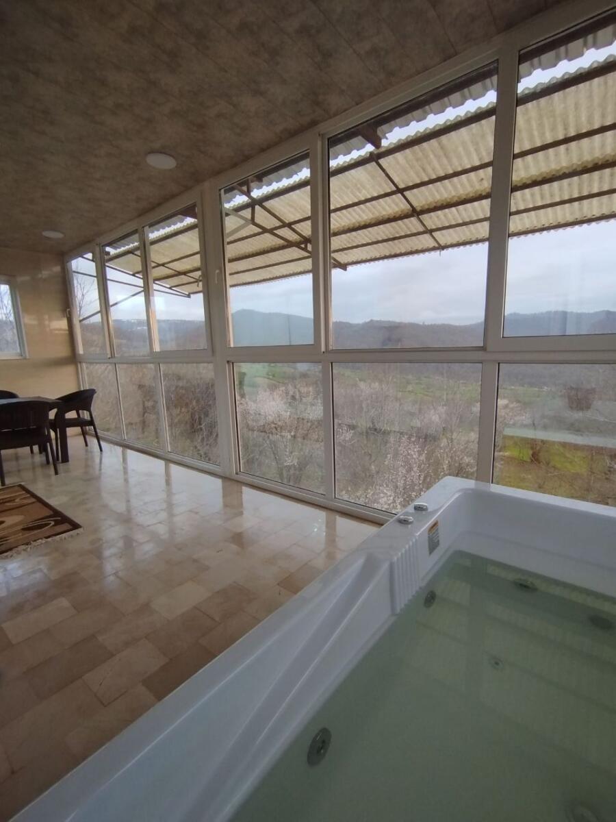 تراس بالا تراس بالا